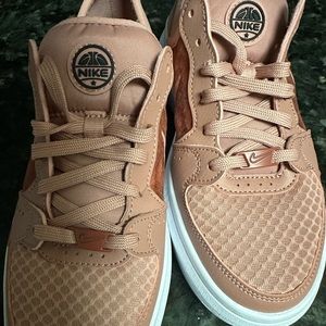 Nike Women’s Court Vision Alta Platform Sneakers. Size 7